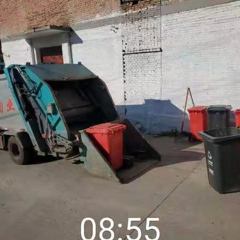 【军创物业】向城市美容师，为我们无私奉献的环卫工人致敬！