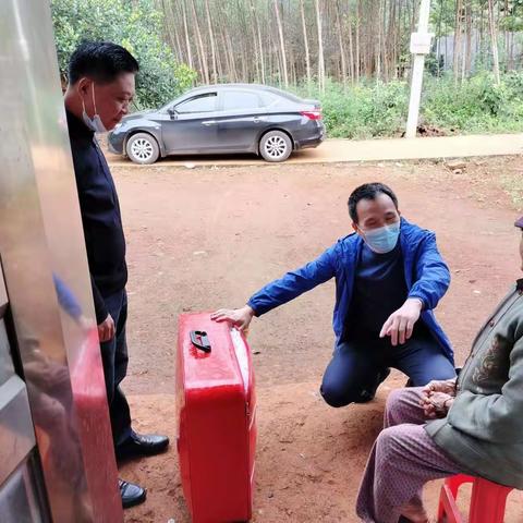 县纪委监委到风雅村委会开展定点帮扶“送温暖”防寒慰问活动