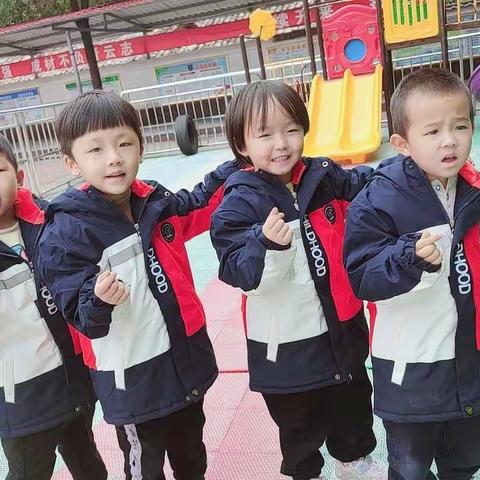 新蔡小学附属幼儿园小班11月份成长点滴