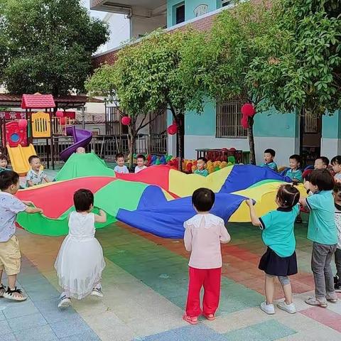 新蔡小学附属幼儿小班9月份成长点滴