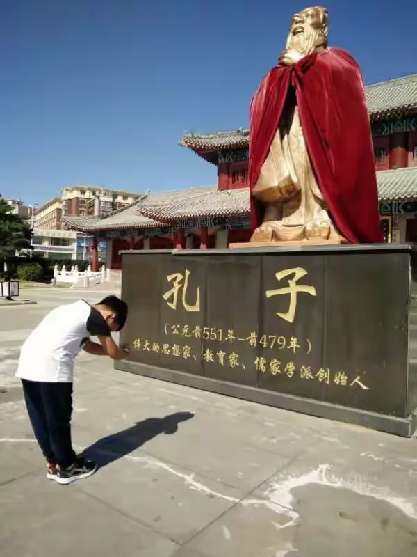 “仁者的叮咛---崇德尚礼·尊师重教”一年二班在行动