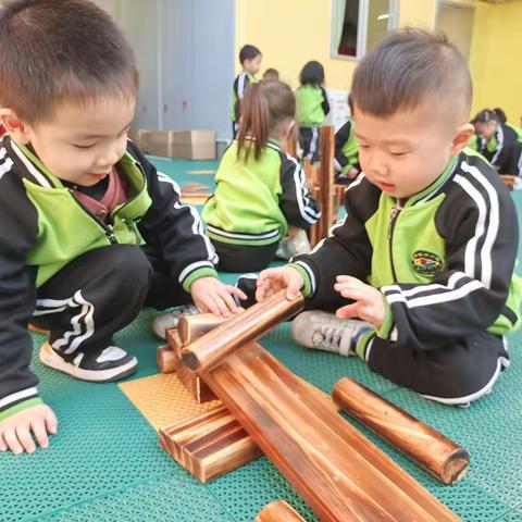 幼儿园🏫生活就像万花筒 💐，绽放精彩🌈，孩子们的欢乐很简单，一句笑话是快乐，玩游戏也是，