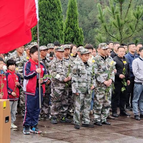 缅怀革命先烈 传承红色基因——港口镇中心小学清明节扫墓活动