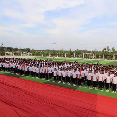 梁山县第二中学2019届新生军训完美收官