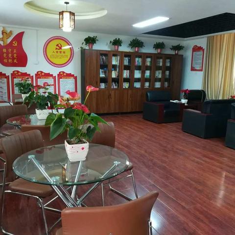 不忘初心跟党走  继续前行铸辉煌 __县直二小支部党员大会纪实