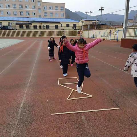 小组合作让学生动起来