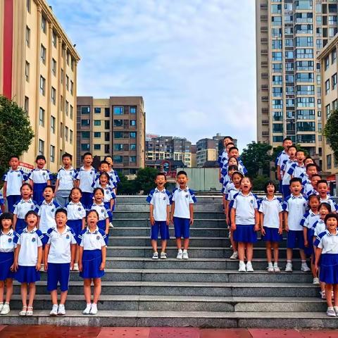 时光美好——我们像幼苗，正在生长