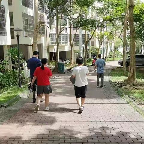 “万名教师访万家”—暑期初二四班家访