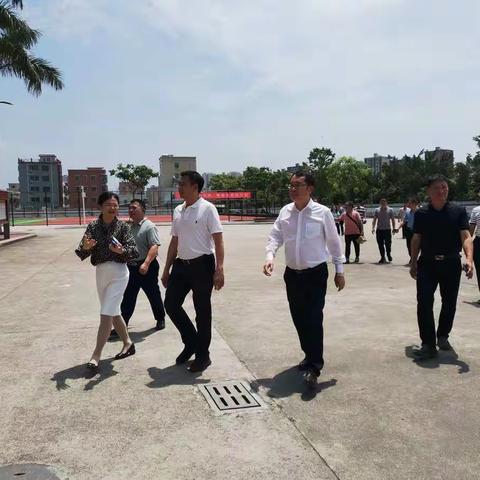 县委常委、常务副县长卓凛波等县领导到海丰县林伟华中学检查指导工作