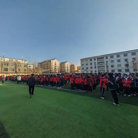 高二级部“增进友谊，焕发活力”班级托球跑趣味比赛