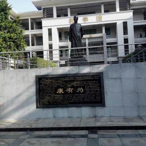 在大学校园追寻诗和远方