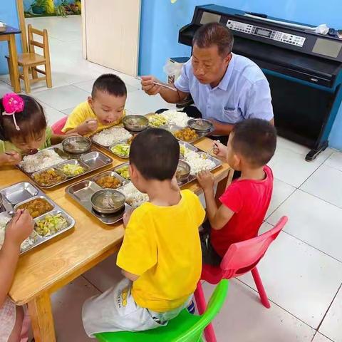 为爱陪餐，守护你我——石佛寺镇鸡公岭幼儿园