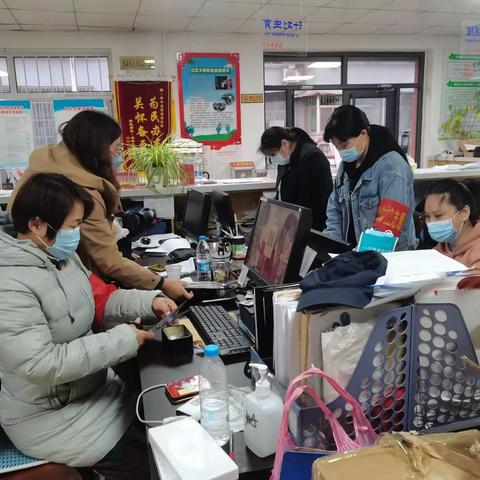 致西新苑社区——最美志愿者 彰显巾帼红