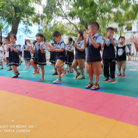 《爱上幼儿园，快乐每一天》 博贺小学附属幼儿园一日活动周五