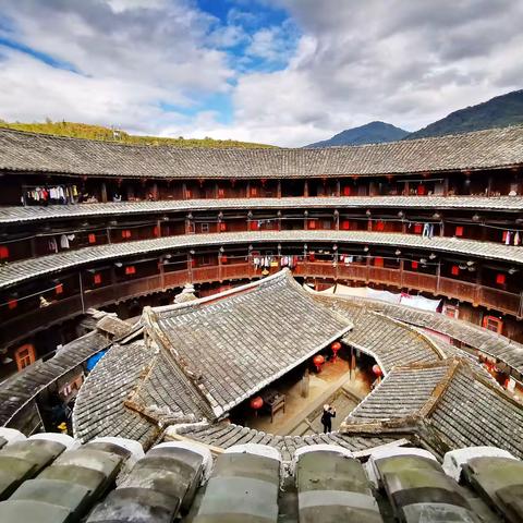 同窗姐妹游厦门（外篇： 云水谣、永定土楼）