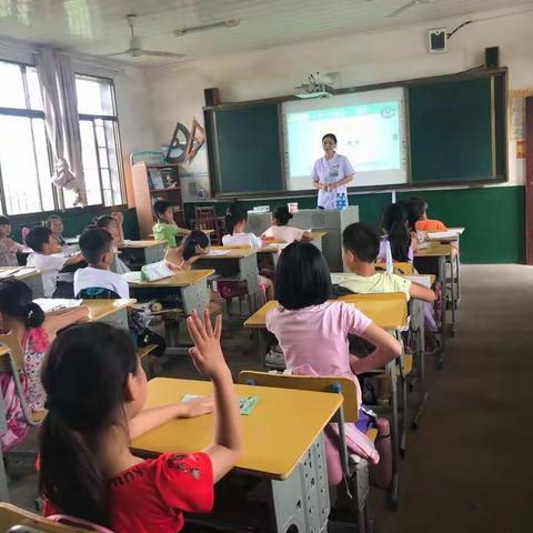 株洲中心医院迎酷暑送健康到竹花山小学