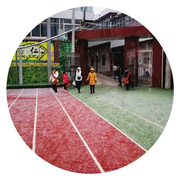 "家校齐携手共建和谐校"