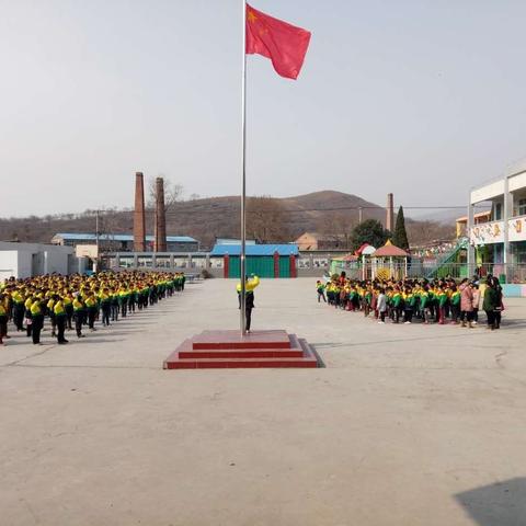 神垕镇南大小学2018秋季期中考试表彰大会