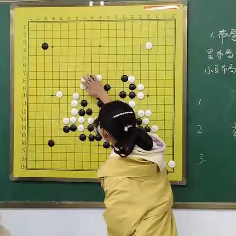 围棋社团:      “沙场”秋点兵，黑白世界显智慧