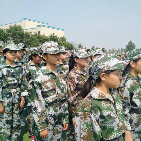 金秋九月，迷彩之梦一一市九中八五班军训第一天