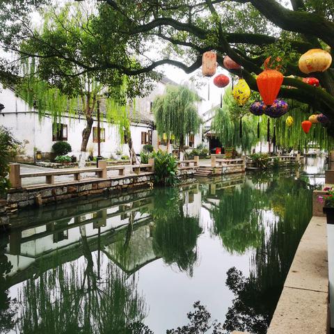 周 庄 古 镇 -- 手机街拍
