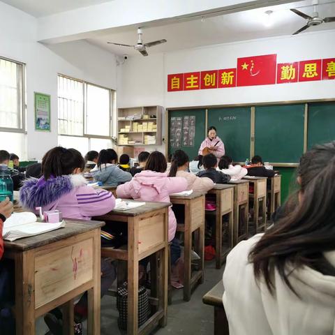 课堂教学专项督导，助力青年教师成长——记上栗县第二督学责任区督学来校帮扶青年教师