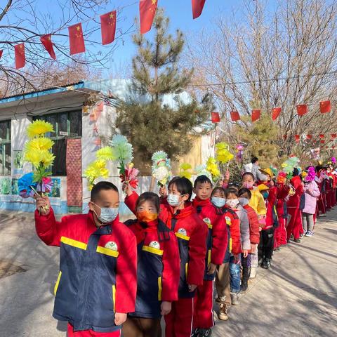 东蕉山小学开展《学少年恩来，立崛起壮志》缅怀活动