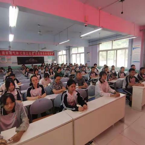 需扬鞭且奋蹄，方闪耀得青春——清华学子陈建旭汶南镇初级中学报告会