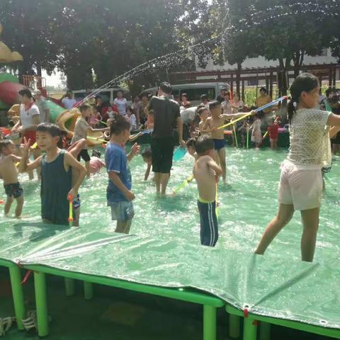 乐蓓儿幼儿园“泡沫之夏戏水活动”圆满结束👏️👏️👏️👏️