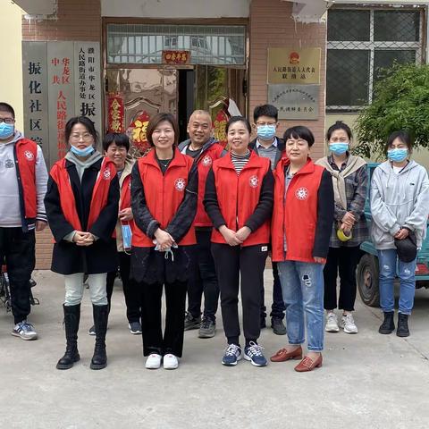 振化社区国卫复审进行时——，重任之下显担当，全员全力整治社区环境卫生