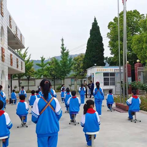 红歌颂党恩，歌声齐飞扬。——淅川县马蹬镇熊家岗中心小学红歌韵律比赛纪实