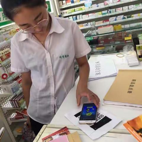 即墨支行走进周围商铺进行反假宣传