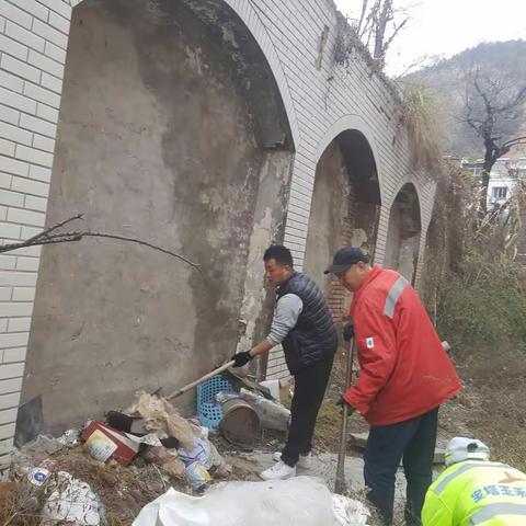 南市街道市场沟社区大力整治环境卫生，助力创文
