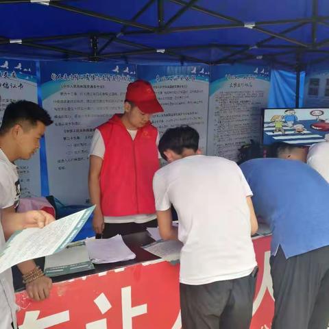 南市街道市场沟社区新时代文明实践站开战“车让人•人守规”活动