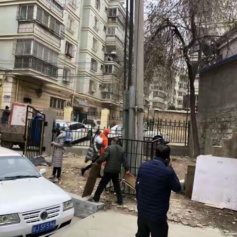 温暖在南市，满意市场沟——市场沟社区组织党员志愿者开展“老旧小区环境卫生整治”活动