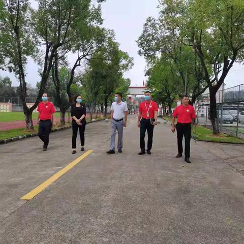 镇领导莅临路溪学校检查指导开学工作