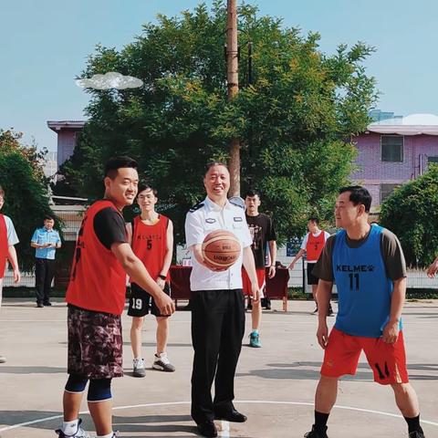 超燃！“篮”不住的“警”彩