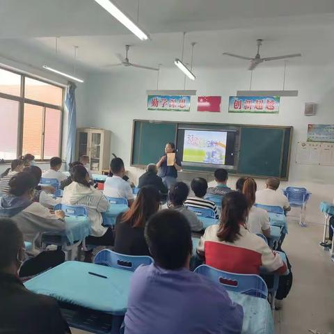 杨柳雪镇明德小学召开新学期第一次家长会