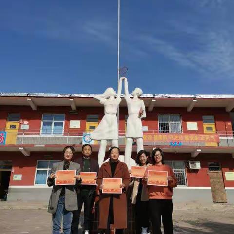 师德引领 业务提升  构建风清气正校园