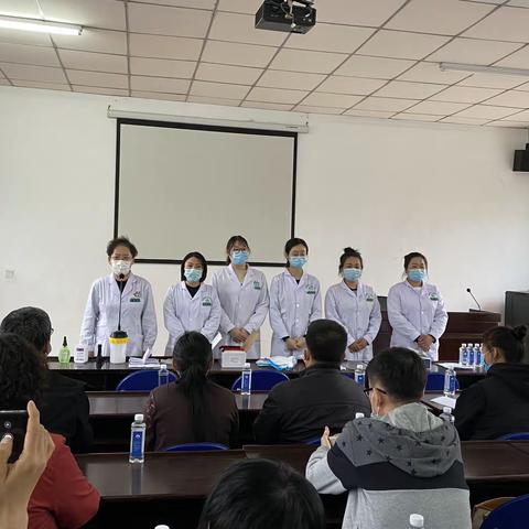 板石街道中心小学全体教师参加核酸检测培训