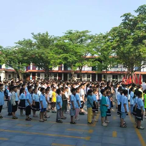 赊店镇第二小学校“争分夺秒，赢在期末”主题升旗仪式