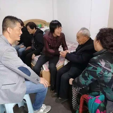 重阳慰问百岁老人