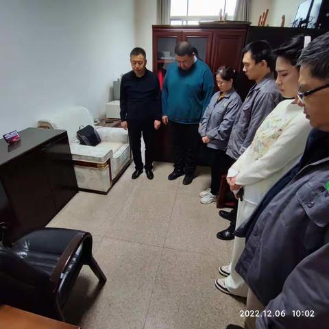 胡家庙粮库组织职工观看江泽民同志追悼会