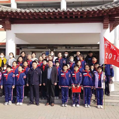 爱心走进敬老院，志愿服务暖人心——实验学校五年级八班开展学雷锋活动