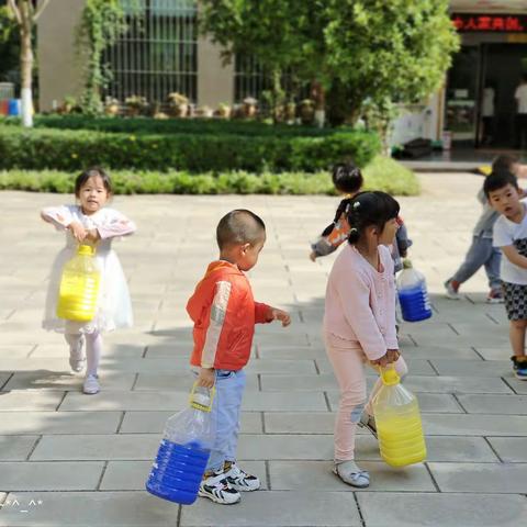 官渡区幼儿园魅力校区——小一班《消防员送水》