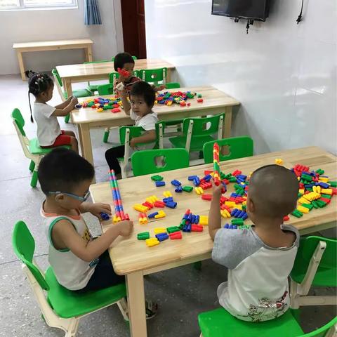 新圩镇中心幼儿园小小班第一二周回顾