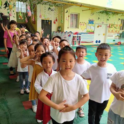 2019金蓓蕾礼仪幼儿园幼小衔接走进小学简报