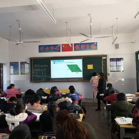 不忘初心   牢记使命                                                  送教交流   携手成长