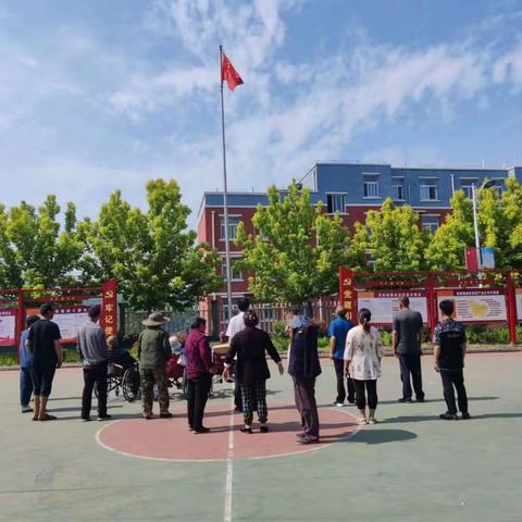 英豪镇幸福里社区五月份党员活动日记实