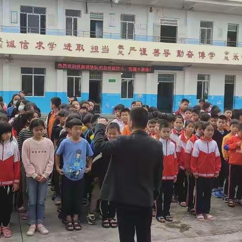 北流市扶新镇安河小学防暴演练